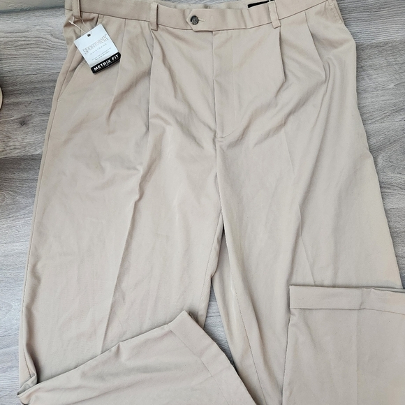 IZOD Tan Pants 40×32 Metrix Fit Microfiber Double Pleated Sport Flex Golfing‎ - Picture 1 of 11